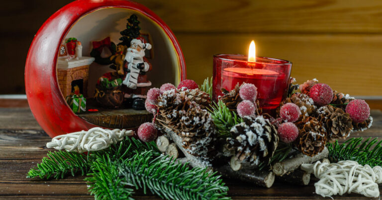 Abbellire una candela con le pigne: 9 idee creative Abbellire una candela con le pigne.