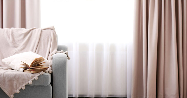 Con questo trucco non sarà più necessario stirare le tende dopo il lavaggio Con questo trucco non sarà più necessario stirare le tende dopo il lavaggio