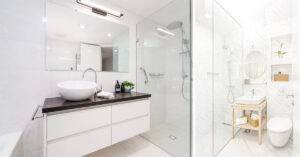 Alcuni consigli per far apparire più grande un bagno piccolo