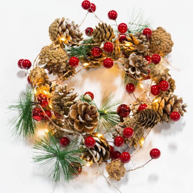 Composizioni natalizie con pigne: centrotavola, ghirlande, alberelli e non solo! Venite ad ispirarvi ideadesigncasa.org