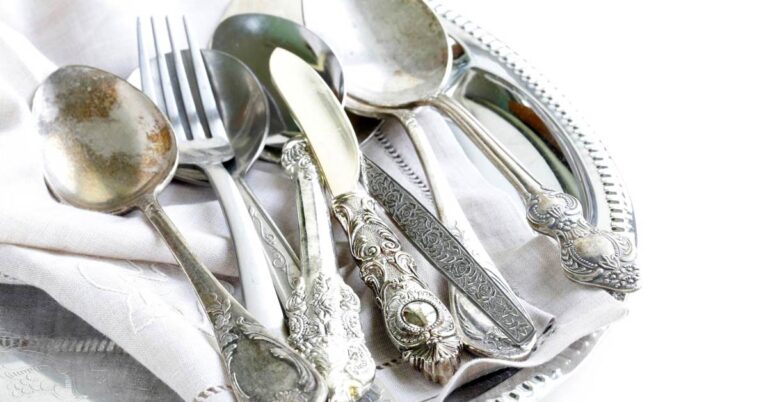 Non tutti sanno che con questo metodo pulire l'argenteria sarà un gioco da ragazzi Come pulire argenteria fai da te.
