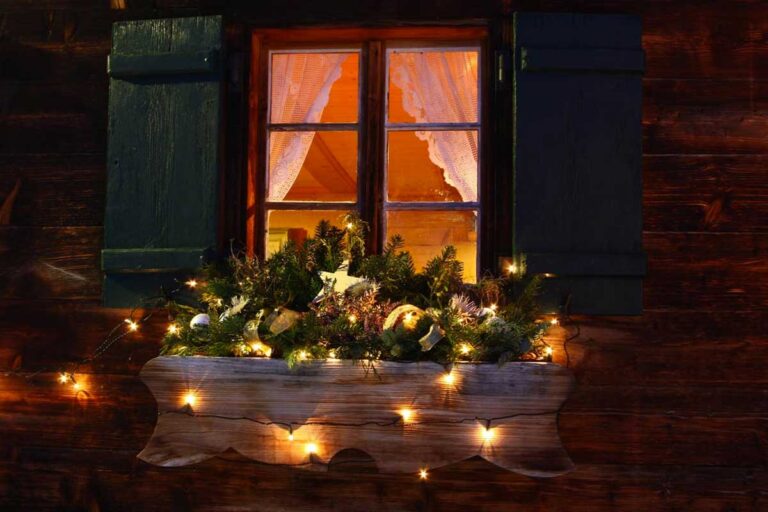 Come decorare le finestre lato esterno per Natale: le nostre ispirazioni decorare finestre natale lato esterno