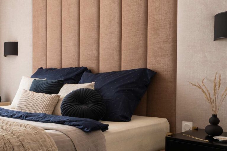 Parete camera da letto moderna: le più belle soluzioni per ispirarsi Parete camera da letto moderna.