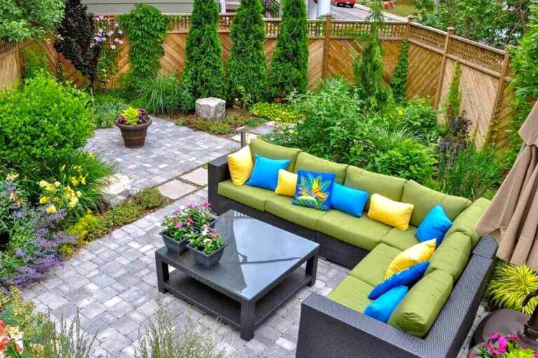 Come rendere meraviglioso un piccolo cortile: le ispirazioni da non perdere come arredare un piccolo cortile
