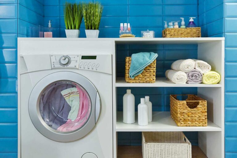 Ecco come integrare alla perfezione e in modo elegante una lavatrice in bagno: ispiratevi integrare-alla-perfezione-una-lavatrice-in-bagno