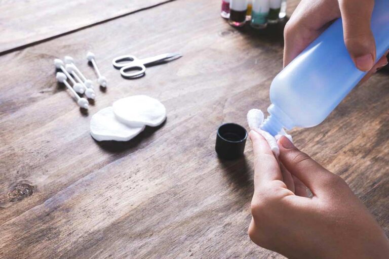 Ecco qualche rimedio per rimuovere la super colla da tessuti e superfici varie rimedio per rimuovere la super colla da tessuti e superfici varie