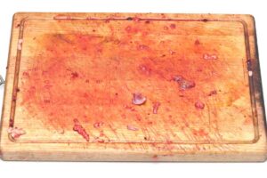 come pulire tagliere sporco