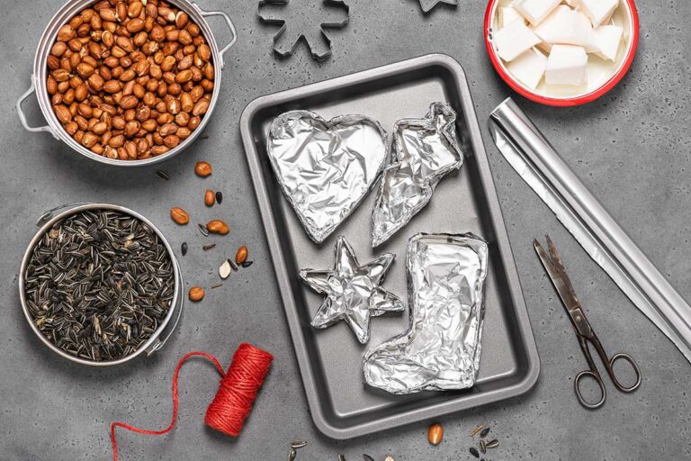 Usi alternativi della carta stagnola: scopri cosa puoi fare spendendo davvero pochissimo Usi alternativi della carta stagnola.