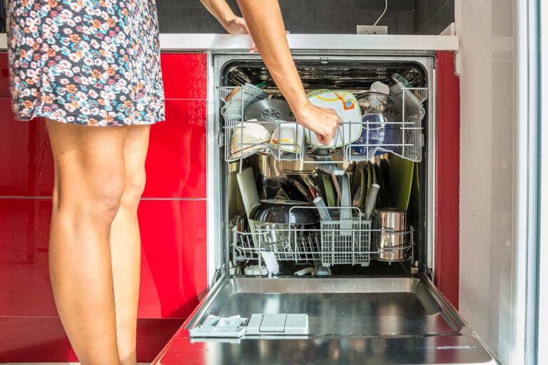 Ecco gli errori più comuni da evitare quando si lavano i piatti in lavastoviglie errori più comuni da evitare quando si lavano i piatti in lavastoviglie