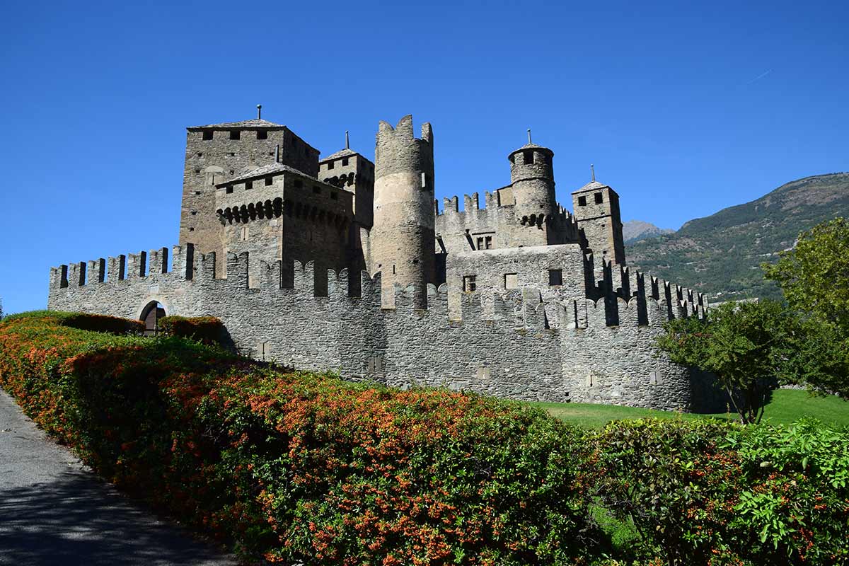 Il Castello di Fénis, storia e architettura.