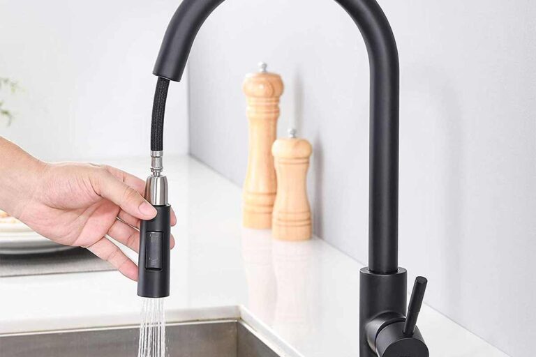 Rubinetti con doccetta: unendo design moderno e tecnologia smart in cucina rubinetto con doccetta per la cucina