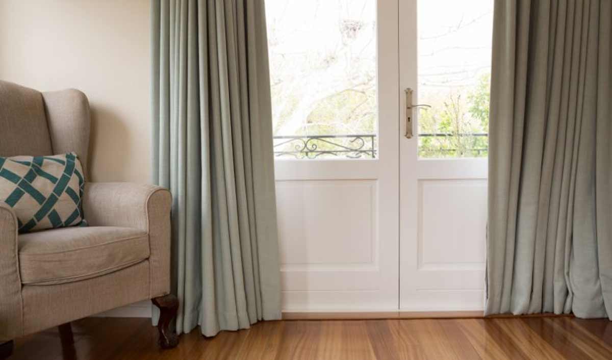 Tende morbide in tessuto.