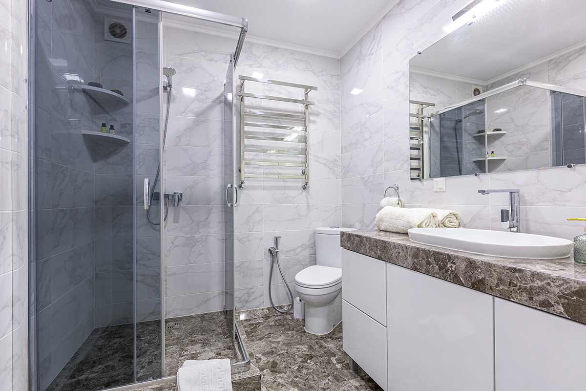 Rivestimenti e materiali bagno piccolo.