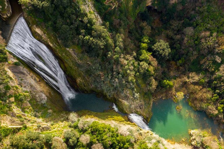 Un viaggio tra cascate e rovine antiche a un passo da Roma: scopri la magia di Villa Gregoriana villa-gregoriana