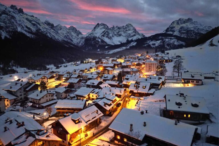 Un angolo di paradiso nascosto tra le Dolomiti friulane: paesaggi da sogno e antiche tradizioni borgo di Sappada