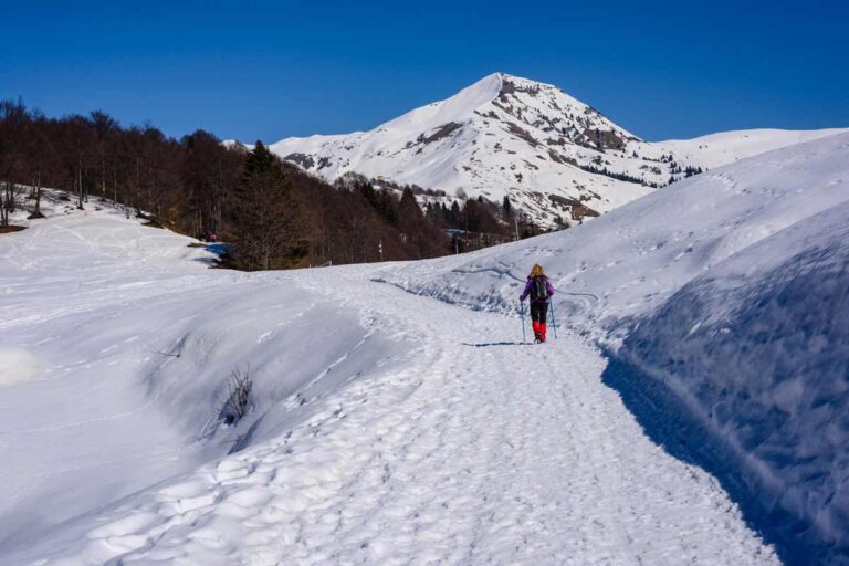 Scopri i Piani di Bobbio: paradiso invernale ed estivo per amanti dello sci, escursioni e della natura Piani di Bobbio.
