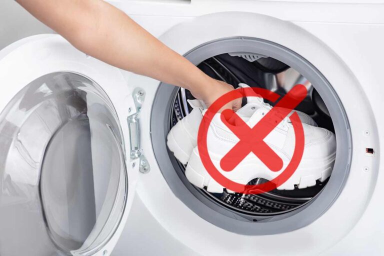 Come lavare le scarpe in lavatrice senza rovinarle? Ecco la guida definitiva per non sbagliare Come lavare le scarpe in lavatrice.