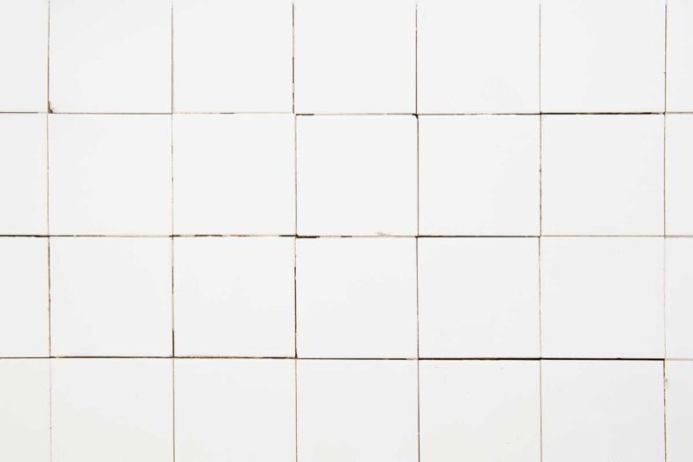 pulire fughe piastrelle