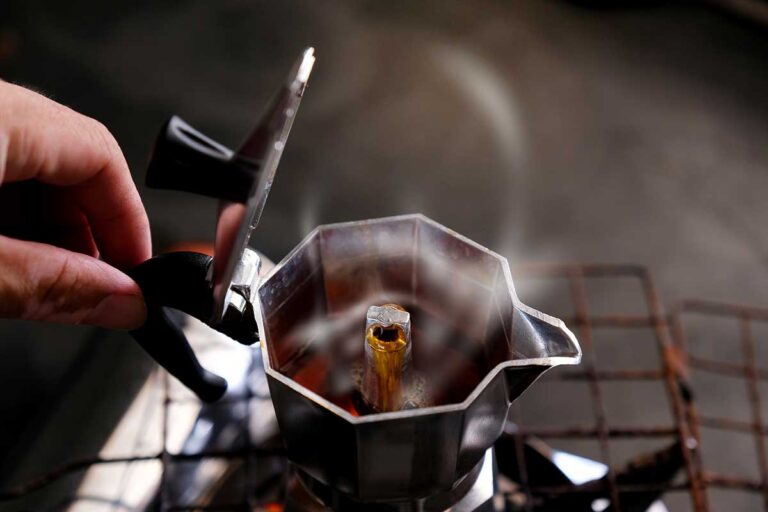 Pulizia della moka: tecniche e errori da evitare per un caffè perfetto pulire Moka