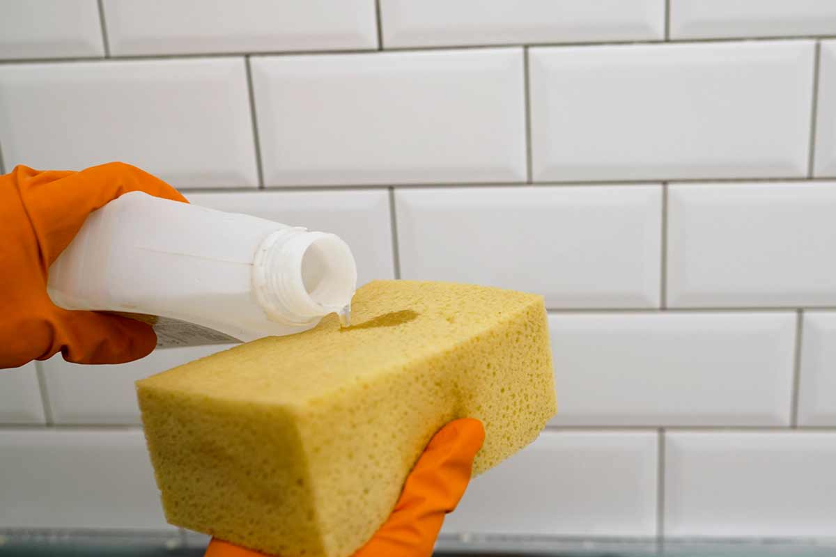 pulizia piastrelle cucina