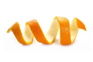 sgrassatore fai da te con bucce d'arancia