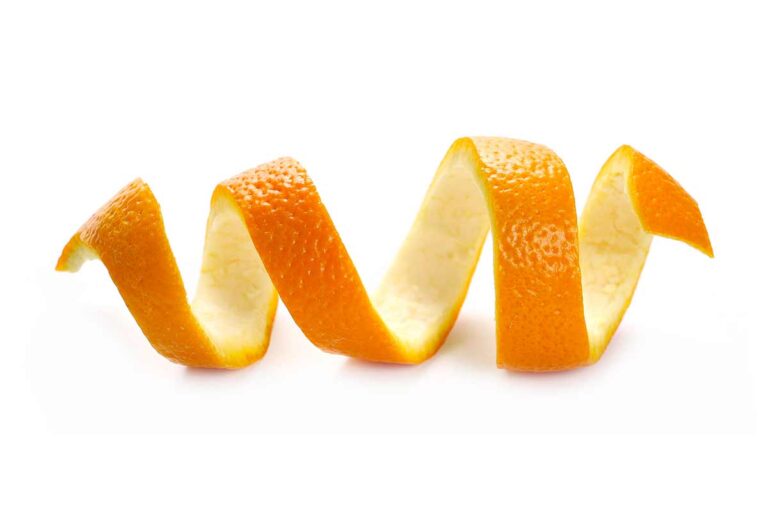 Rivoluzione nelle pulizie: trasforma le bucce d'arancia in uno sgrassatore fai da te ecologico sgrassatore fai da te con bucce d'arancia
