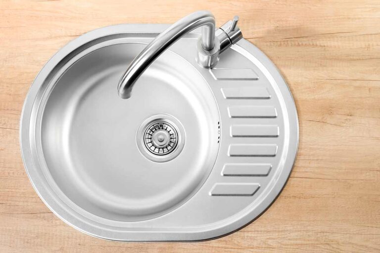 Rendi l'acciaio splendente con una soluzione fai da te: scopri come come pulire l'acciaio