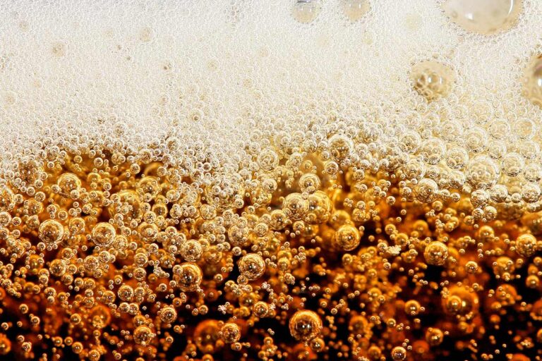 Mix di latte e Coca Cola: scopri cosa accade esattamente, un'avventura da dimenticare mix latte e coca cola