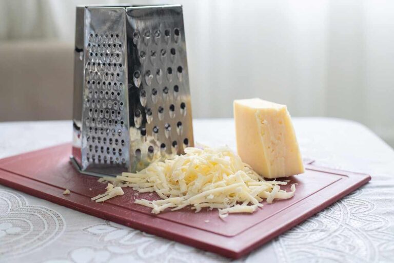 Come pulire e disinfettare la tua grattugia del formaggio velocemente pulire grattugia