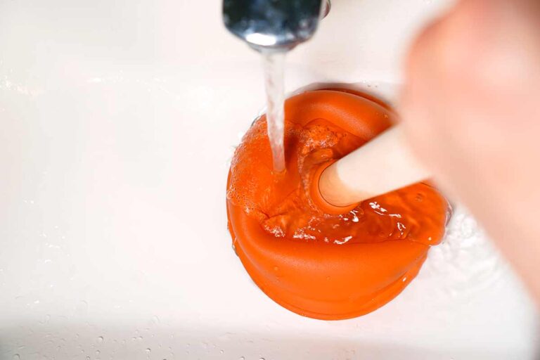 Come sturare il lavandino con la Coca Cola e due ingredienti che hai in casa: la guida sturare lavandino con coca cola