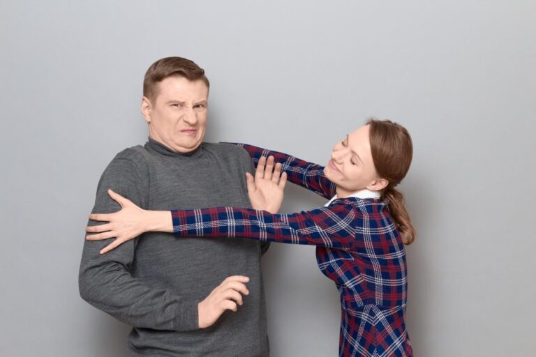 Perché alcune persone non tollerano gli abbracci? Scopri la spiegazione scientifica Abbracciare