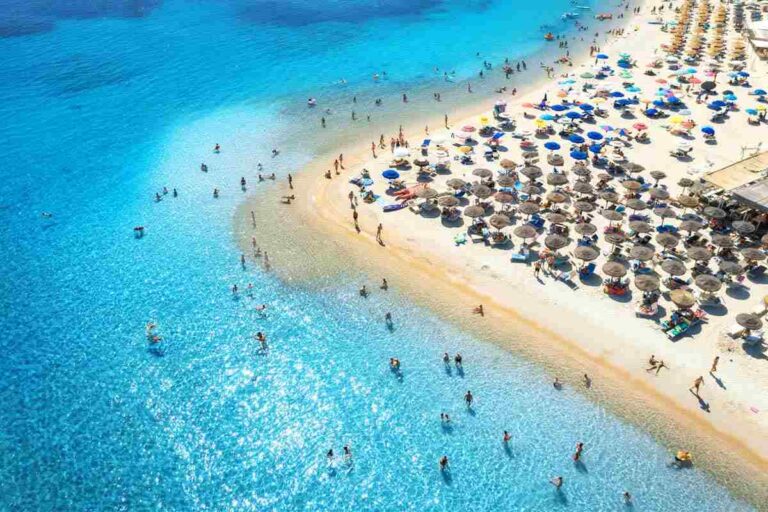 La spiaggia di Tuerredda: il paradiso inesplorato della Sardegna con acque cristalline La spiaggia di Tuerredda
