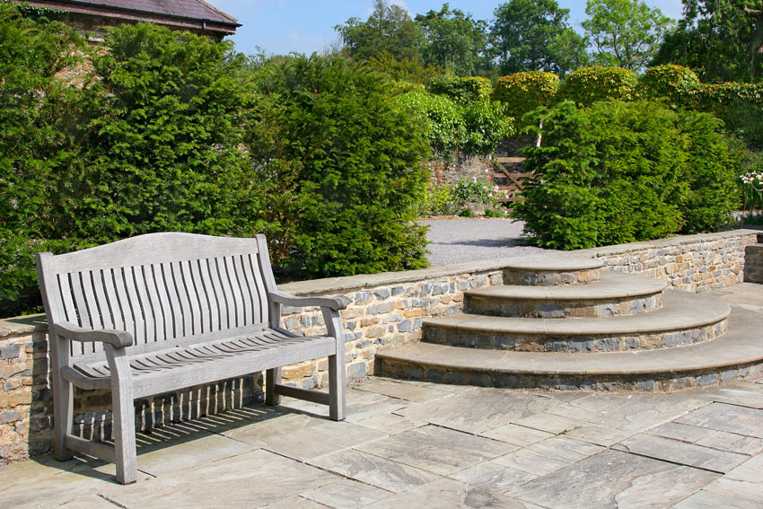 Scale in pietra da giardino