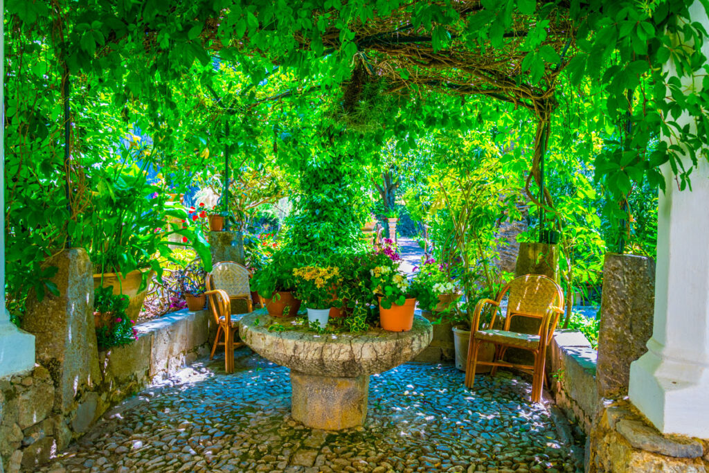 arredare il giardino con elementi in pietra