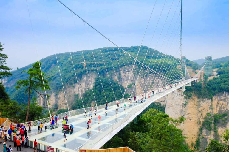 Il ponte sopra le nuvole: dove ogni passo regala emozioni ineguagliabili ponte di vetro di Zhangjiajie