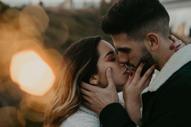 Scopri i segni zodiacali che preferiscono le avventure in amore! I segni zodiacali che in amore preferiscono le avventure e fuggono la monotonia