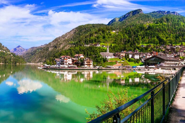 Scopri Alleghe nelle Dolomiti venete: tra storia, leggende e avventure mozzafiato Alleghe, una perla delle Alpi venete