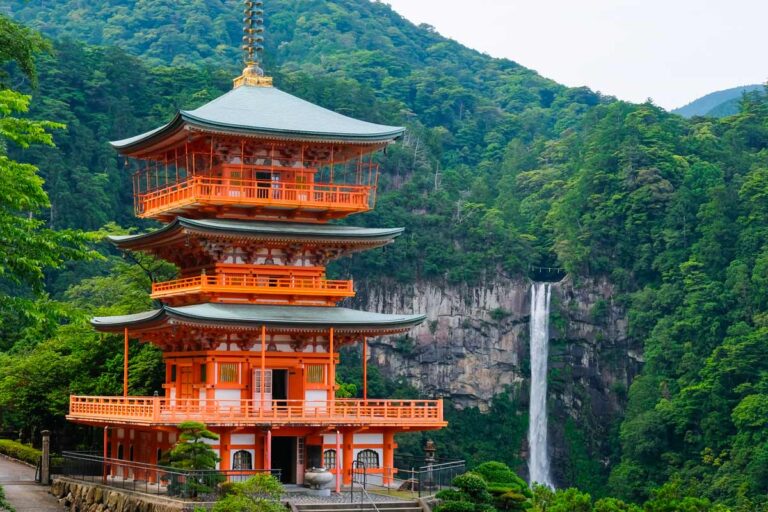 Visitare la cascata di Nachi: un'avventura tra natura e spiritualità in Giappone Cascata di Nachi