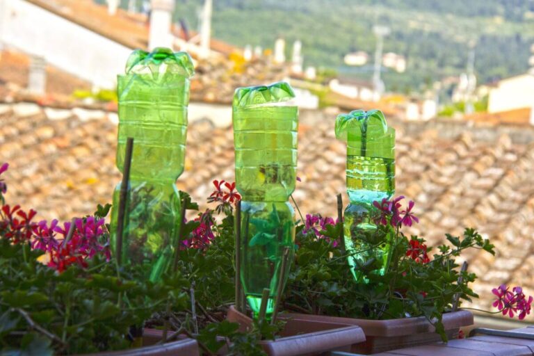 Come realizzare un vaso auto-irrigante in casa