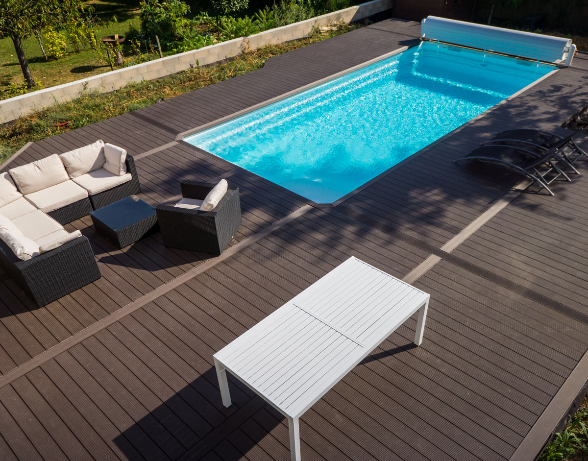 creare una piscina fuori terra con soppalco in legno
