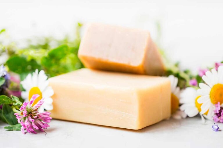 Detersivo liquido fai-da-te: come fare 2,5 litri con un solo panetto di sapone detersivo liquido fai da te