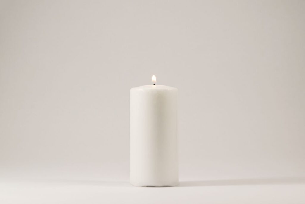 Fughe pulite e pavimenti lucidi con candela