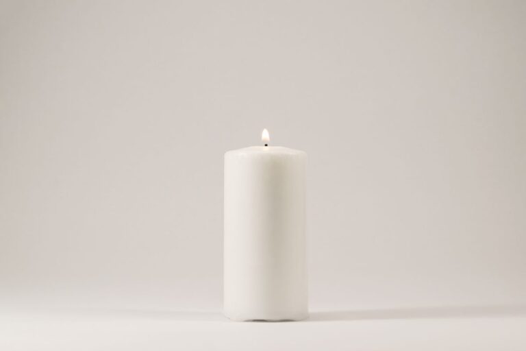 Fughe pulite e pavimenti lucidi con candela