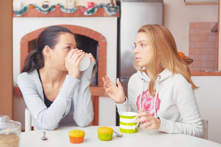 Segni zodiacali timidi vs. estroversi: quale sei tu? Segni zodiacali timidi e quelli estroversi