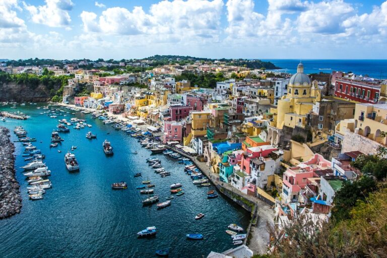 Vacanze a Procida: tra spiagge incantevoli e sapori unici Vacanze sull'isola di Procida