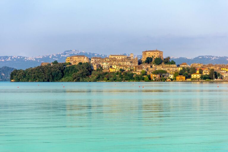 Il fascino di Capodimonte: il borgo del Lazio che ti conquisterà Lazio borgo Capodimonte