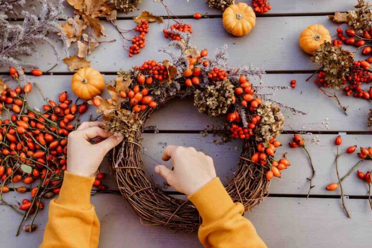 Decorazioni autunnali: realizza un delicato e incantevole fuori porta Come realizzare fuori porta autunnale