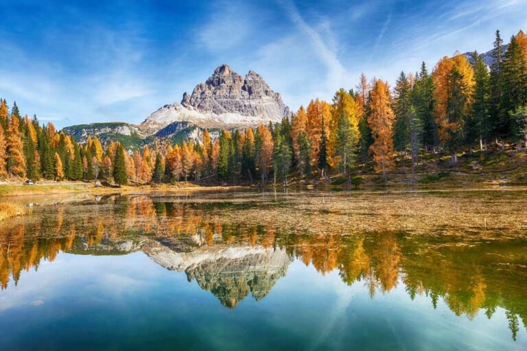 Lago d'Antorno: un angolo di paradiso ai piedi delle Tre Cime di Lavaredo Un paesaggio da sogno il Lago d'Antorno