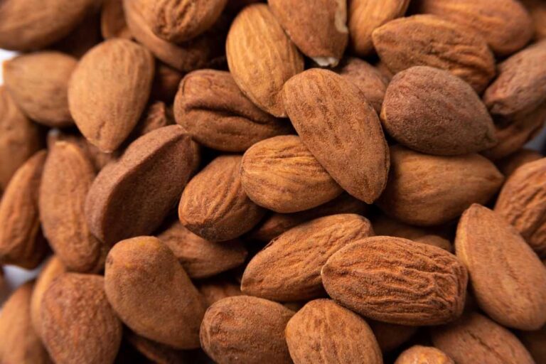 Mandorle: come un eccesso può diventare un rischio per il tuo benessere rischi associati a troppe mandorle