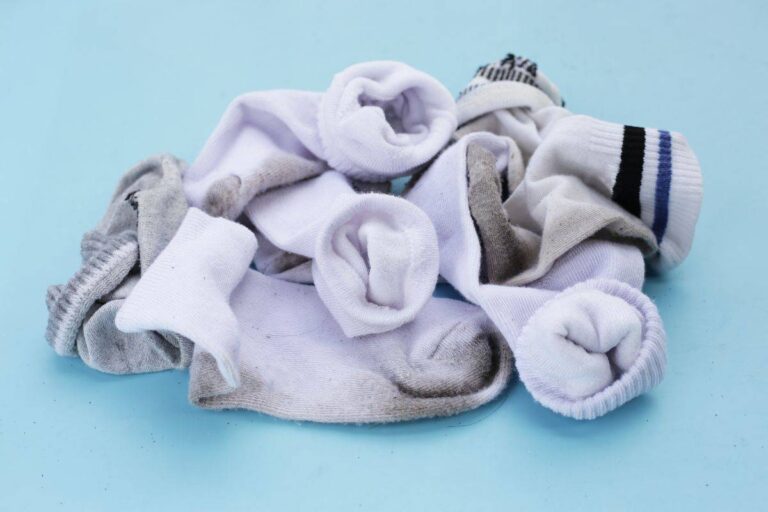 Come sbiancare i calzini: 7 trucchi geniali Come sbiancare i calzini